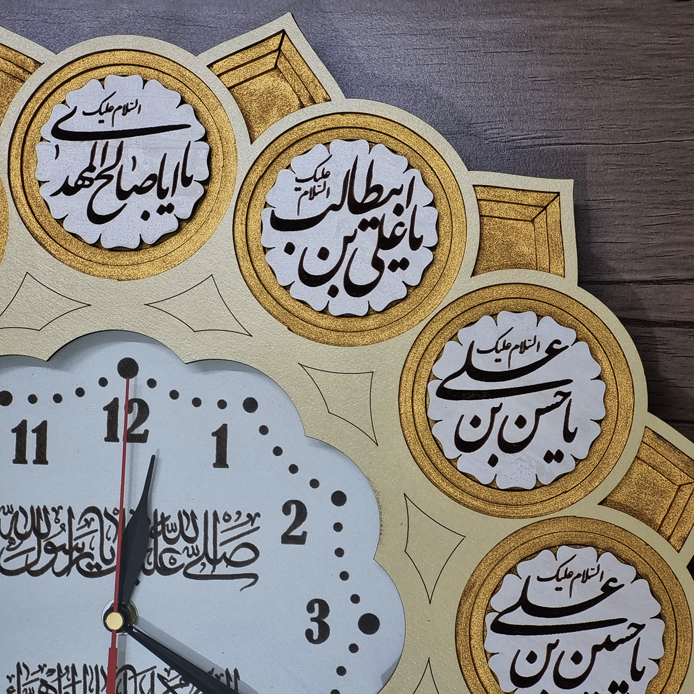 ساعت دیواری طرح مذهبی مدل لبخند طلایی