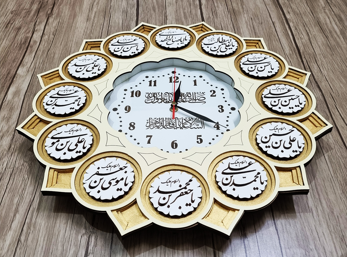ساعت دیواری طرح مذهبی مدل لبخند طلایی